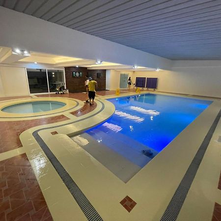 Burgundy Mckinley Place Service Apartment Манила Экстерьер фото
