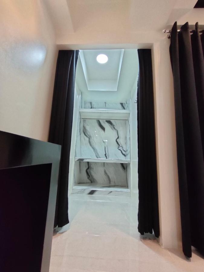 Burgundy Mckinley Place Service Apartment Манила Экстерьер фото