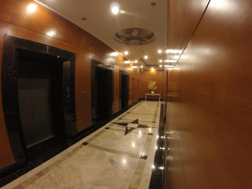 Burgundy Mckinley Place Service Apartment Манила Экстерьер фото